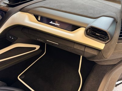 صورة 49 لـ 2024 Lamborghini REVUELTO