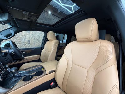 2024 Lexus LX thumbnail 32