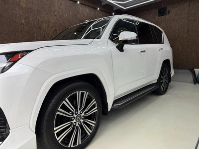 2024 Lexus LX photo 8