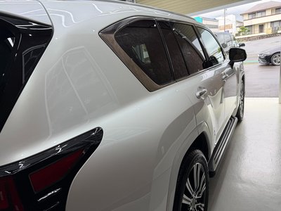 2024 Lexus LX thumbnail 17
