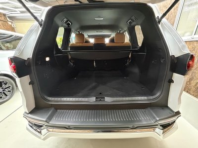 2024 Lexus LX thumbnail 39