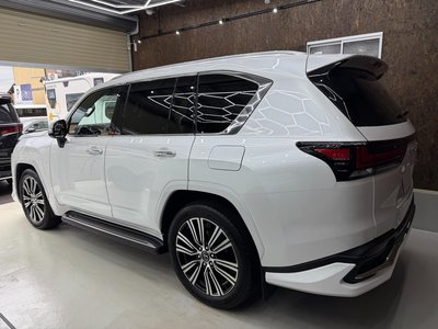 2024 Lexus LX photo 10