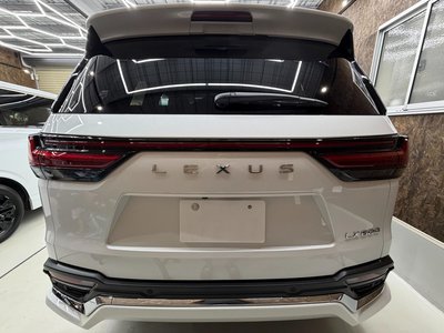 2024 Lexus LX photo 14