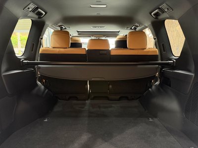 2024 Lexus LX thumbnail 38