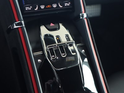 صورة 11 لـ 2021 Ferrari ROMA
