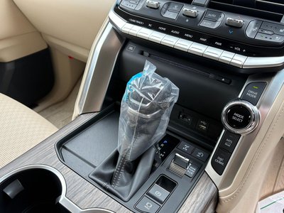 2025 Toyota LAND CRUISER 300 thumbnail 41