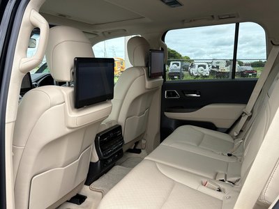 2025 Toyota LAND CRUISER 300 thumbnail 29