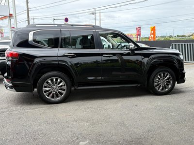 صورة 8 لـ 2025 Toyota LAND CRUISER 300