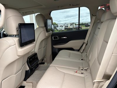 2025 Toyota LAND CRUISER 300 thumbnail 30