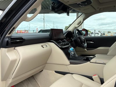 2025 Toyota LAND CRUISER 300 thumbnail 33