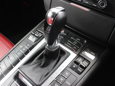 2018 Porsche MACAN photo 16