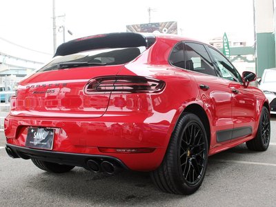 2018 Porsche MACAN thumbnail 32
