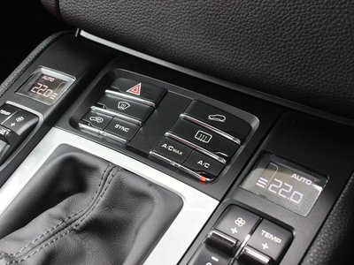 2018 Porsche MACAN thumbnail 45
