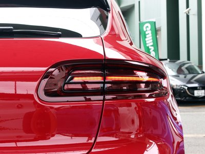 2018 Porsche MACAN thumbnail 71