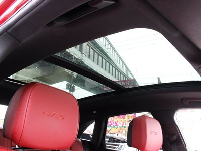 2018 Porsche MACAN photo 3