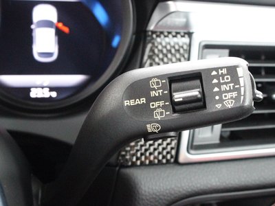 2018 Porsche MACAN thumbnail 40