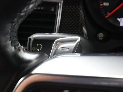 2018 Porsche MACAN thumbnail 36