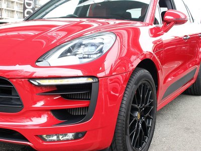 2018 Porsche MACAN thumbnail 74