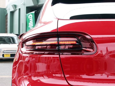 2018 Porsche MACAN thumbnail 70