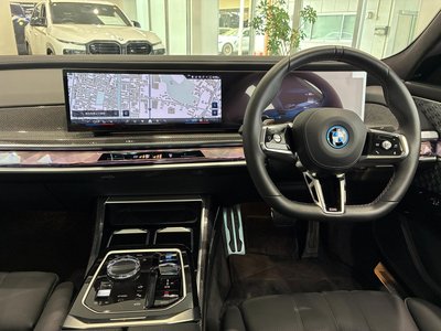 2025 BMW I7 thumbnail 17