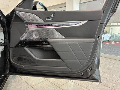 2025 BMW I7 thumbnail 44