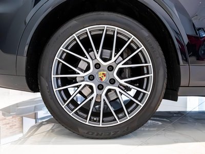 2021 Porsche CAYENNE photo 11