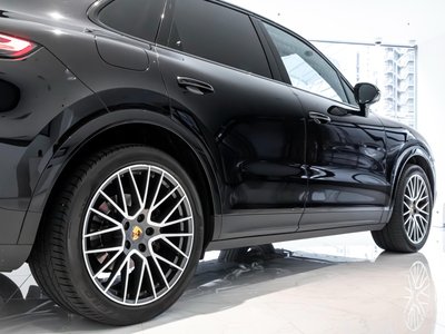 2021 Porsche CAYENNE photo 9