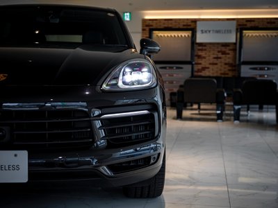 2021 Porsche CAYENNE photo 3