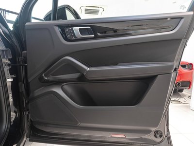 2021 Porsche CAYENNE photo 14