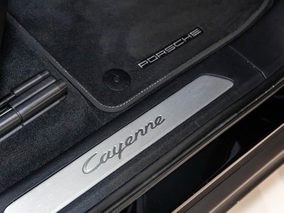 2021 Porsche CAYENNE thumbnail 35