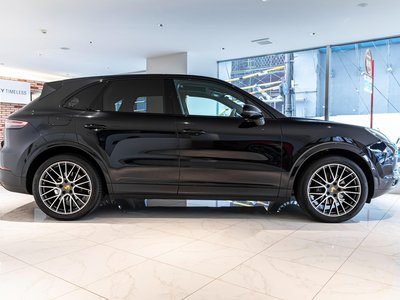 2021 Porsche CAYENNE photo 6