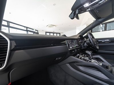 2021 Porsche CAYENNE thumbnail 41