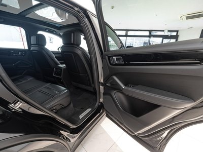 2021 Porsche CAYENNE thumbnail 42