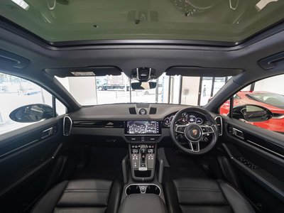 2021 Porsche CAYENNE thumbnail 18