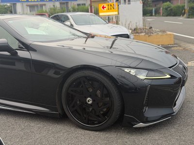 2017 Lexus LC photo 4