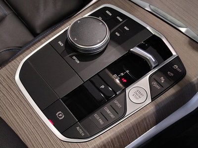 2025 BMW 3 SERIES thumbnail 31