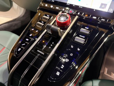 2026 Aston Martin VANTAGE 缩略图 38