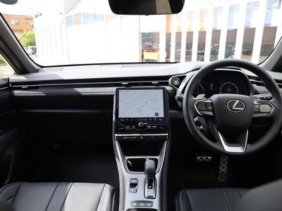 2025 Lexus LBX — миниатюра 9
