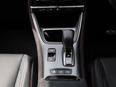 2025 Lexus LBX — миниатюра 18