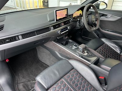 صورة 24 لـ 2020 AUDI RS4 AVANT
