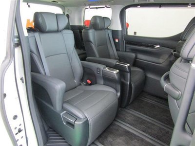 2023 Toyota ALPHARD — фото 8