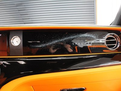 صورة 31 لـ 2025 ROLLS-ROYCE SPECTRE