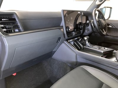 صورة 29 لـ 2025 Lexus GX