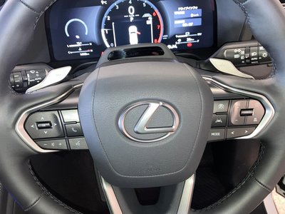 صورة 18 لـ 2025 Lexus GX