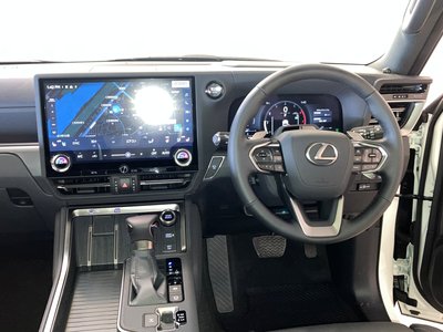 صورة 30 لـ 2025 Lexus GX