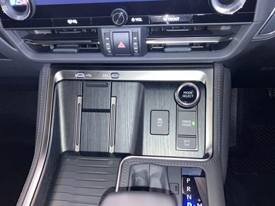 صورة 28 لـ 2025 Lexus GX