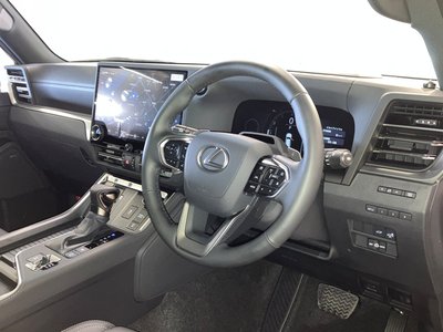 صورة 5 لـ 2025 Lexus GX