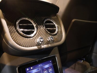 صورة مصغرة 23 لـ 2021 Bentley BENTAYGA