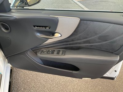2021 Lexus LS — миниатюра 18