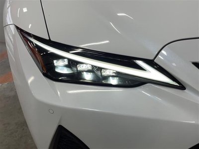 2023 Lexus IS thumbnail 39